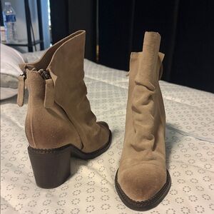 Tan Suede SBICCA vintage collection Ankle Boots